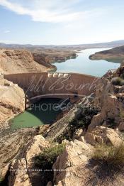 Image du Maroc Professionnelle de  Le barrage Laghrasse "dit barrage Hassan II", il se situe à 50 km au sud est de Taourirte au nord du Maroc, Samedi 10 Février 2006, ce barrage fournit en eau potable  le barrage Mohammed V qui sert de lien pour Machraa Hammadi,  ce dernier permet l'approvisionnement des centre de Taourirte et El Aïoun Sidi Mellouk. (Photo / Abdeljalil Bounhar)